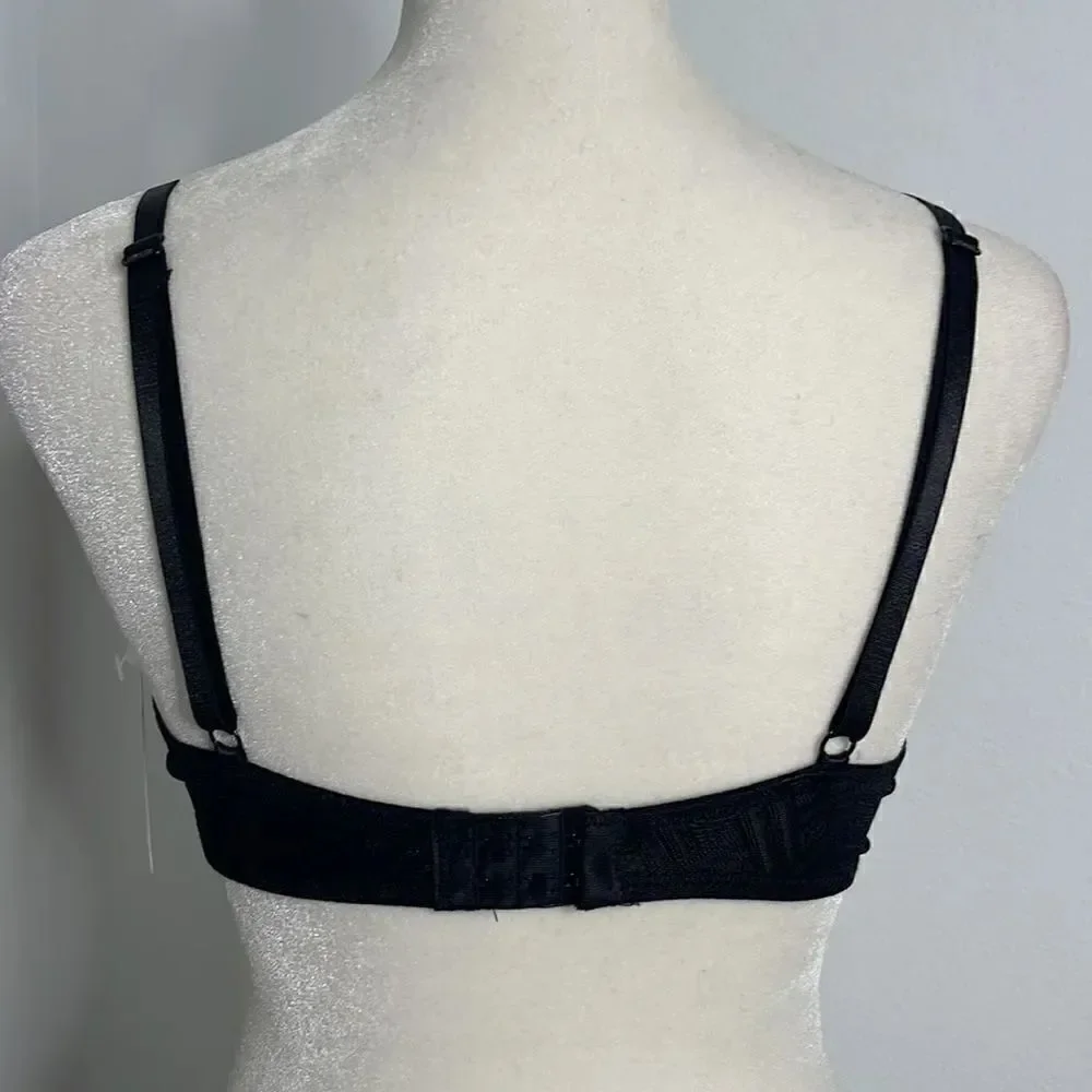 NWT IZOD T-shirt underwire padded bra.  Size 36C. Adjustable length straps.